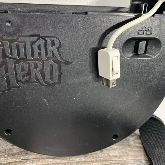 Nintendo Wii Guitar Hero Controller Gibson Les Paul RedOctane 95125.805 W/ Strap - Picture 8 of 10